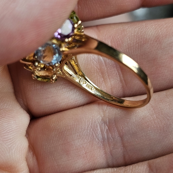 Amazing gemstone ring! Stamped 10k. Large citrine with peridot, blue topaz, amet - Picture 3 of 10